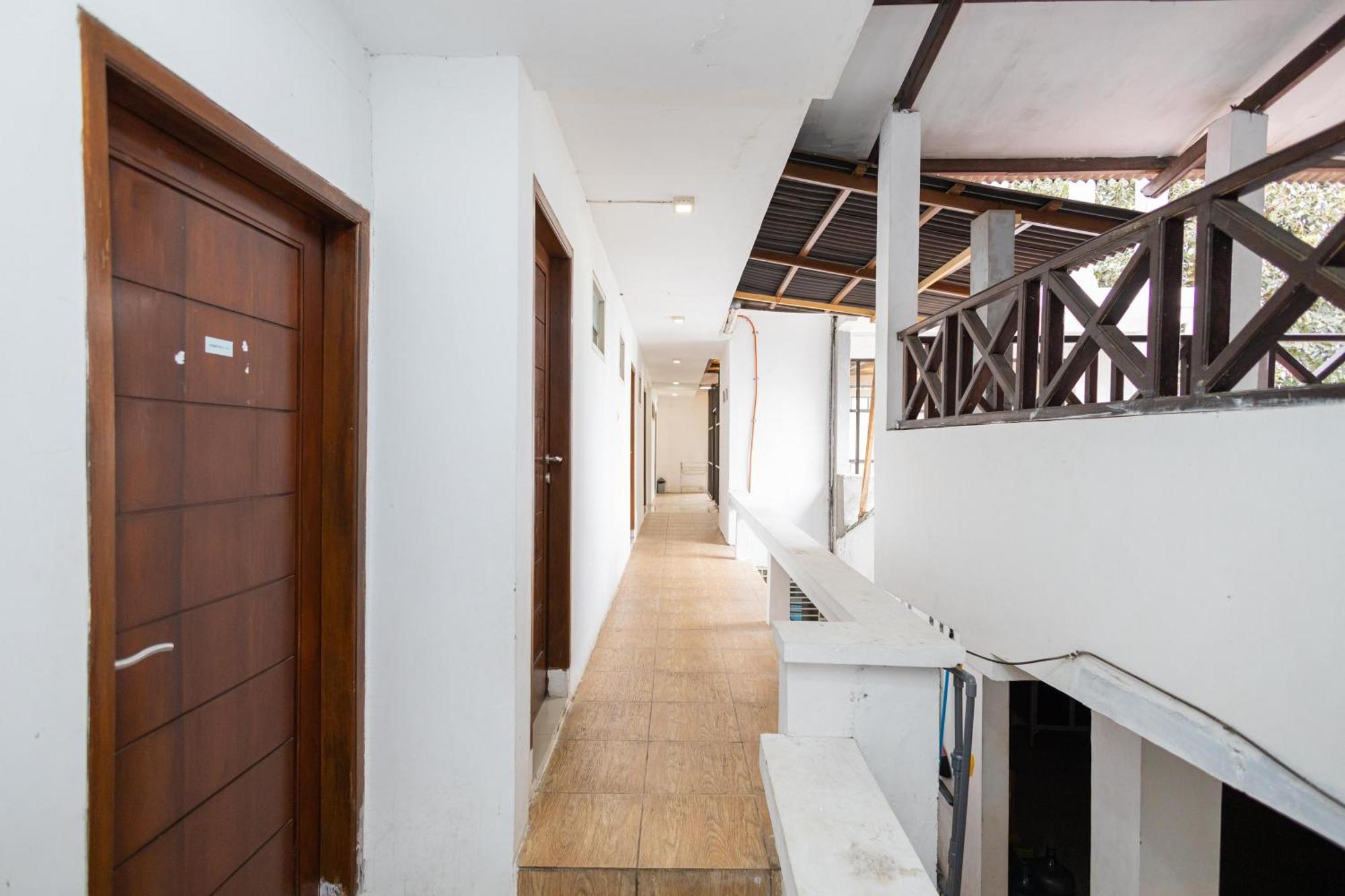Reddoorz Syariah At Wisma Djokorio Poncokusumo Malang Exteriör bild