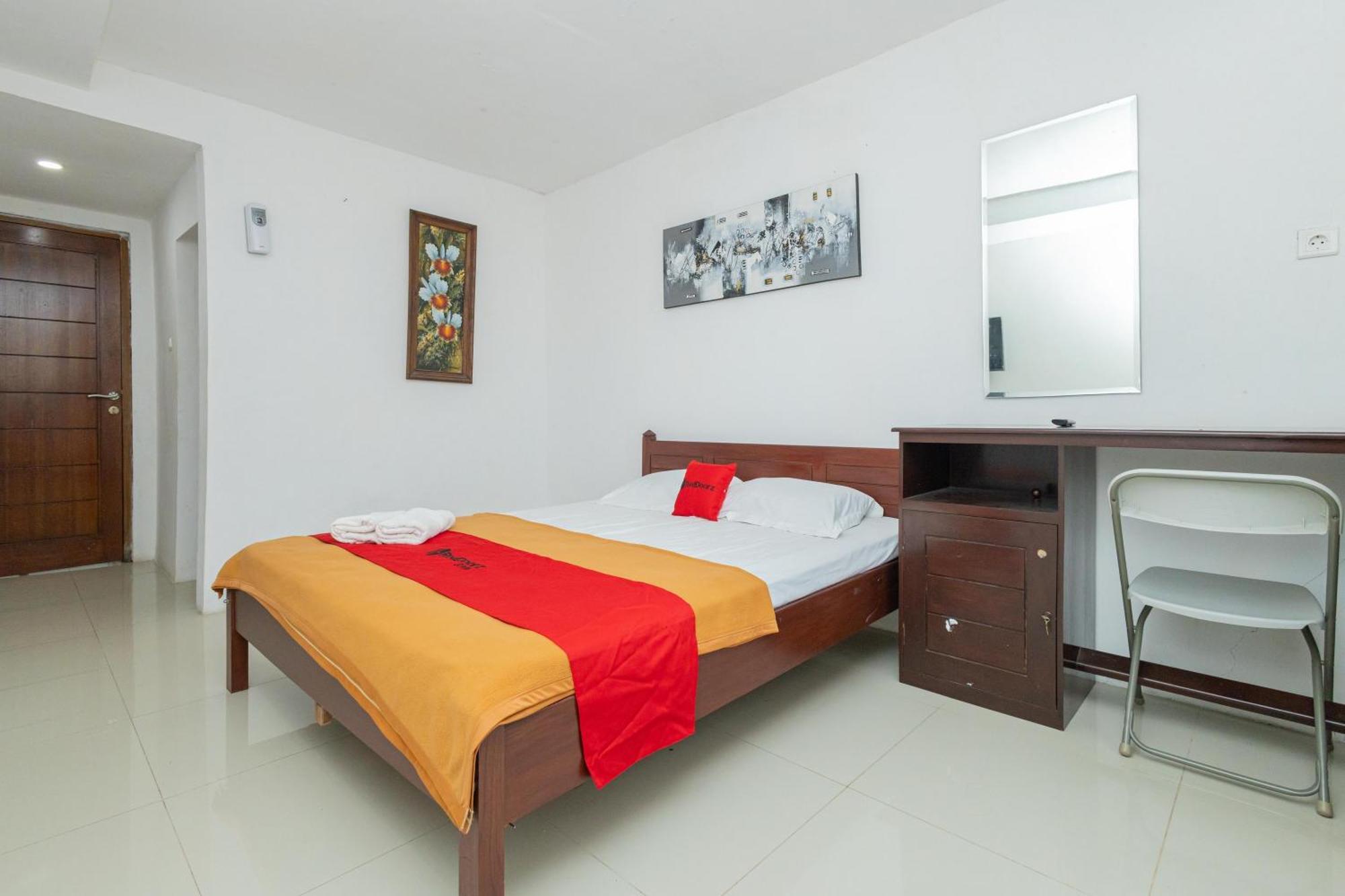 Reddoorz Syariah At Wisma Djokorio Poncokusumo Malang Exteriör bild