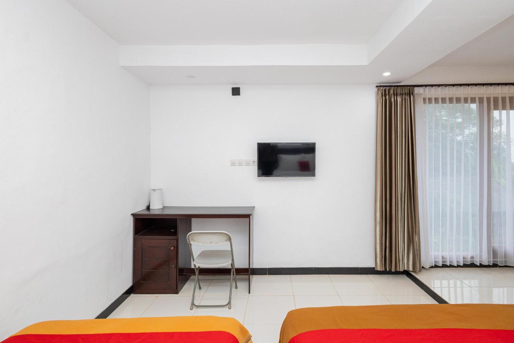 Reddoorz Syariah At Wisma Djokorio Poncokusumo Malang Exteriör bild