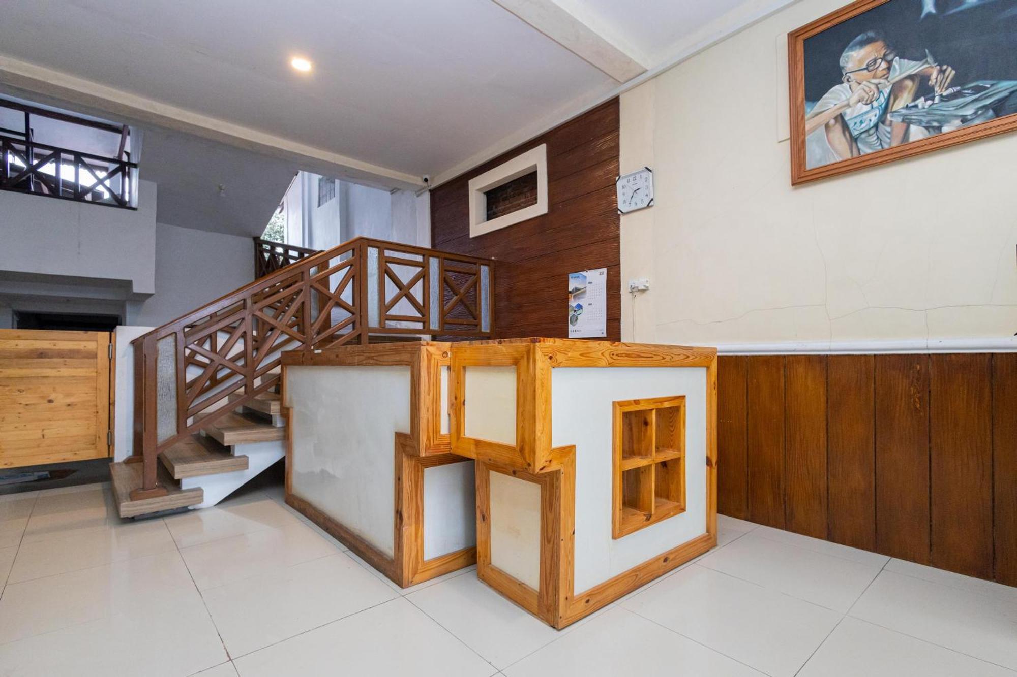 Reddoorz Syariah At Wisma Djokorio Poncokusumo Malang Exteriör bild