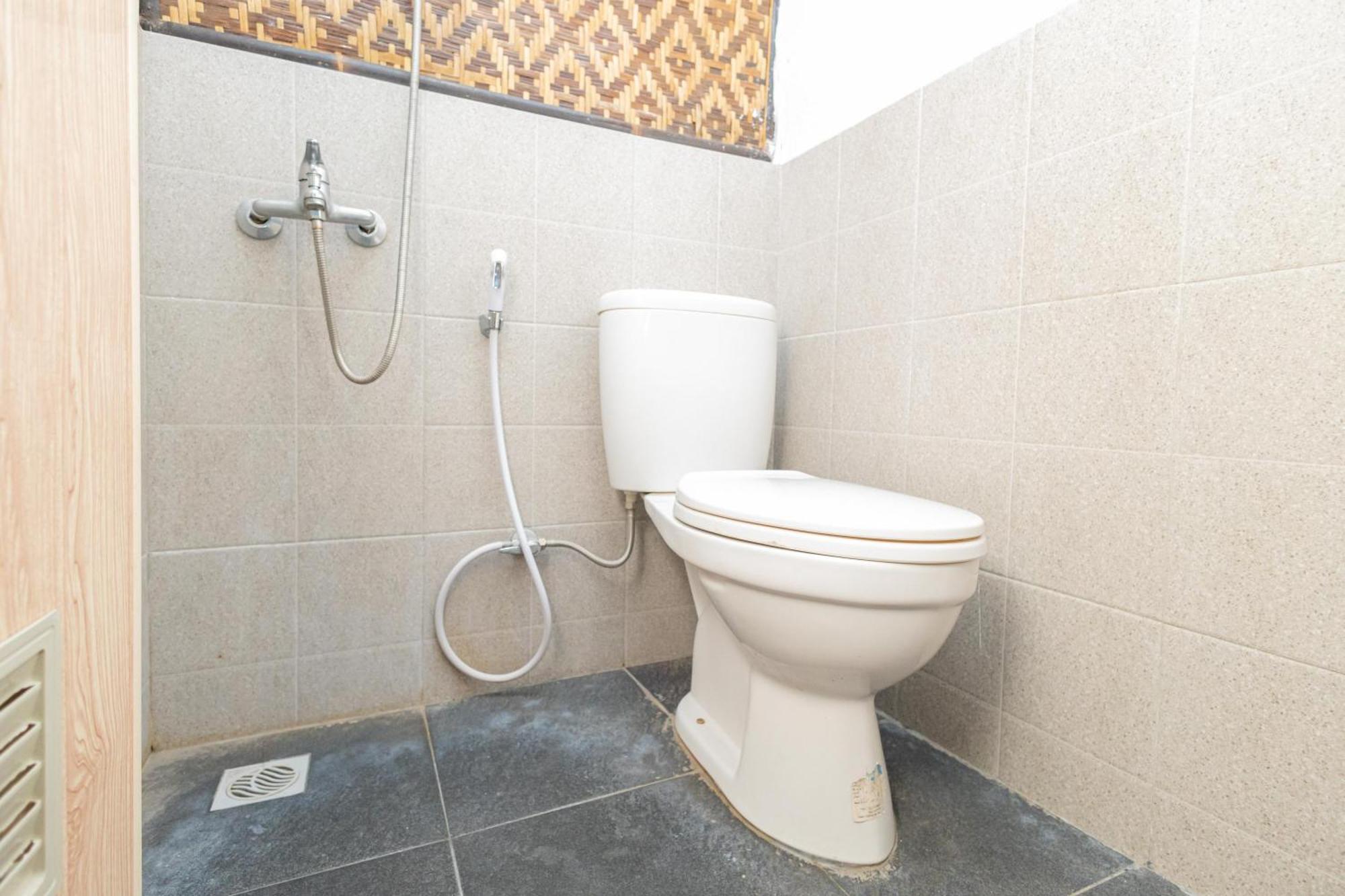Reddoorz Syariah At Wisma Djokorio Poncokusumo Malang Exteriör bild