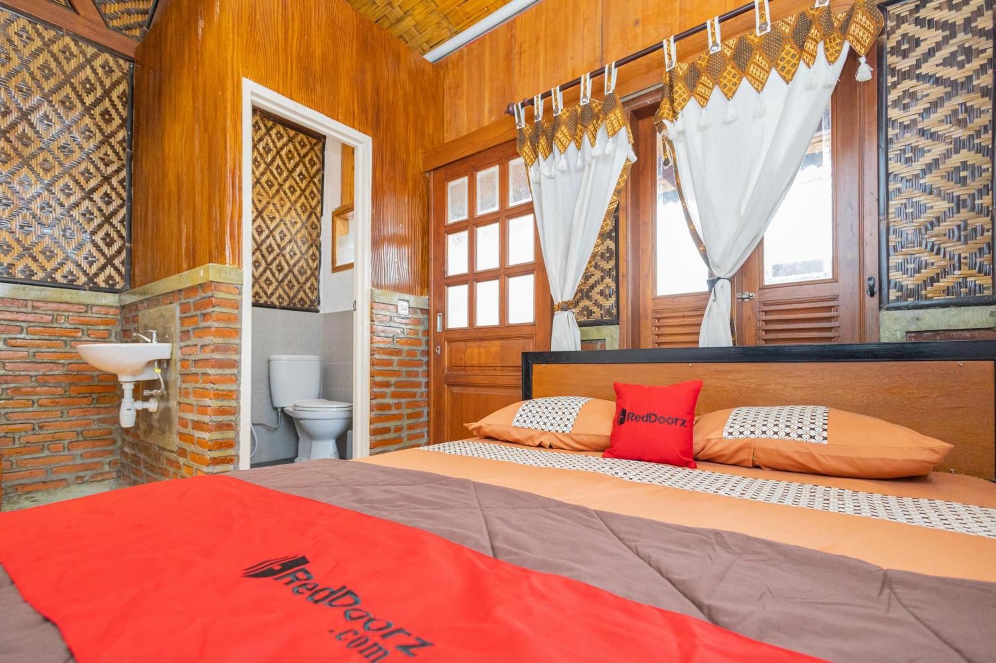 Reddoorz Syariah At Wisma Djokorio Poncokusumo Malang Exteriör bild